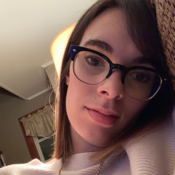 Meet your Posher, Sierra - Picture 1 of 1